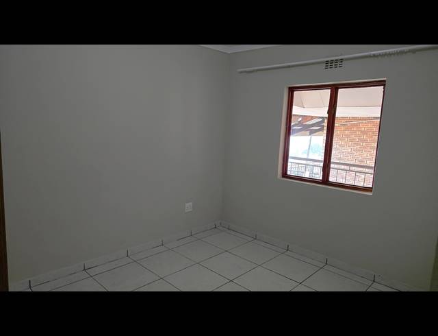 2 BEDROOM FLAT TO LET IN MERRIVALE